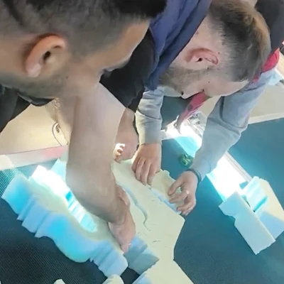 Máquina CNC de corte de contorno de esponja: instalação e treinamento em anda...